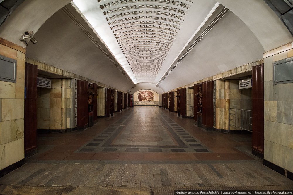 Бауманская. Станция «Бауманская» Московского метрополитена. Станция Бауманская 1944. Станция метрополитена «Бауманская»,. Метро Бауманская вестибюль.